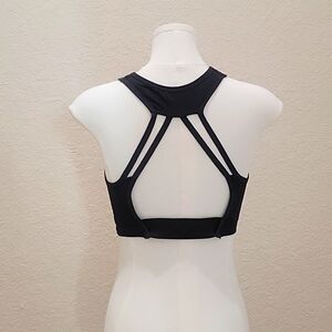 NWOT - Women's Dark Gray Strappy Back Seamless Activewear Sports Bra = Medium